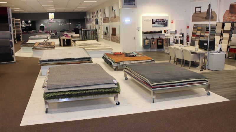Bekijk 550 vloerkleden en karpetten in onze showroom Bekijk 550 vloerkleden en karpetten in onze showroom